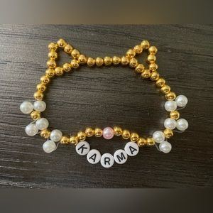 Taylor Swift friendship bracelet